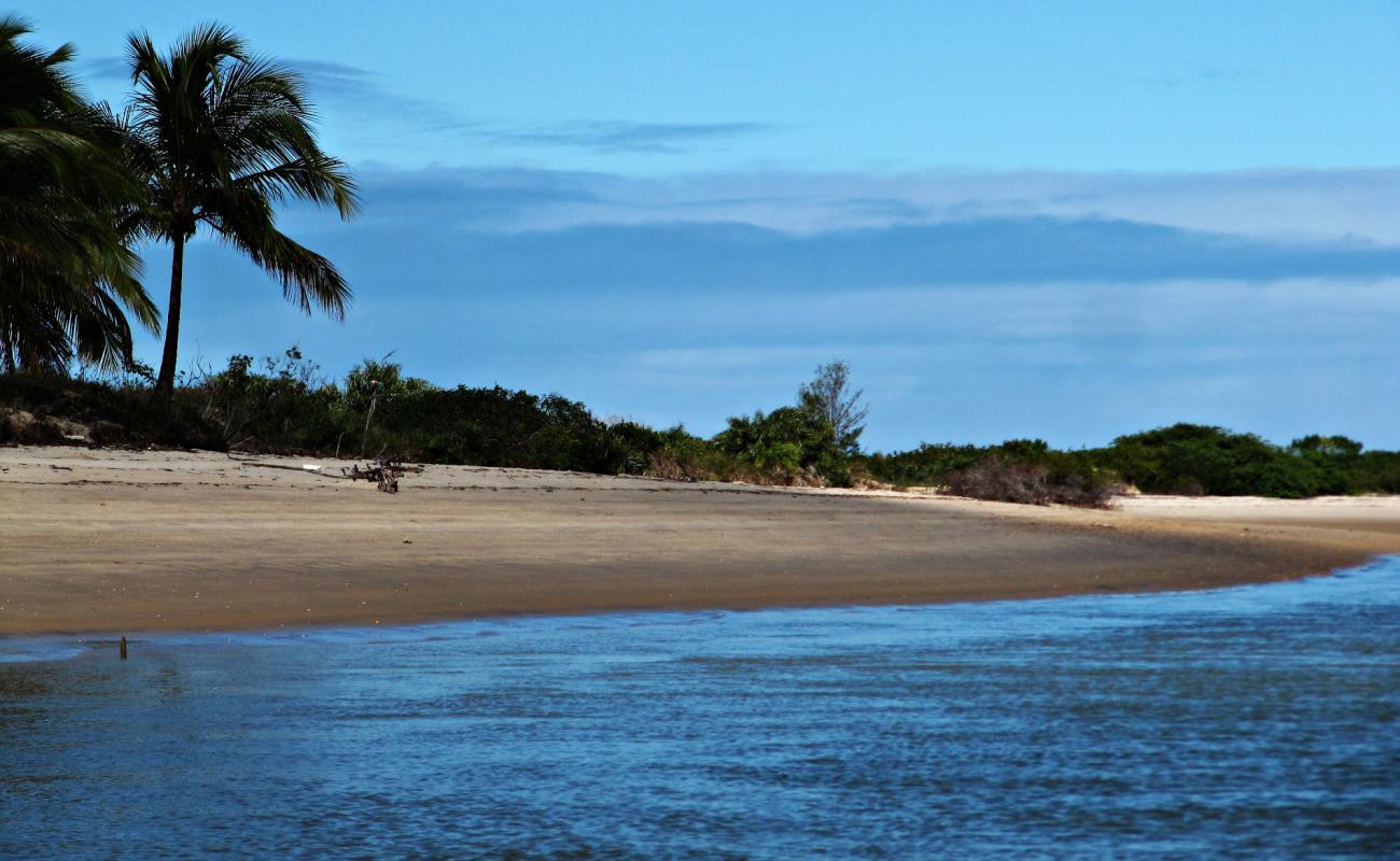 Praia do Cascalho'in fotoğrafı açık bej kum yüzey ile