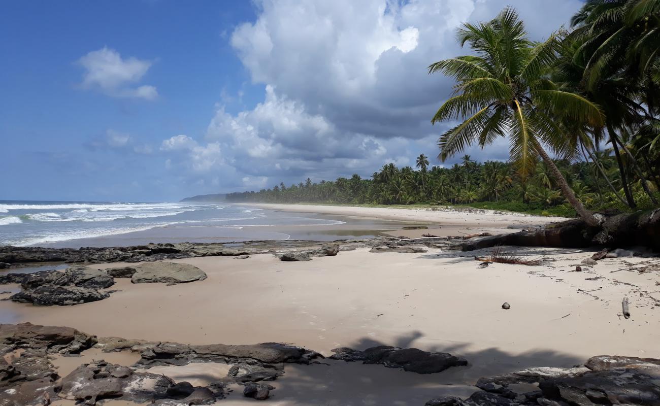 Praia do Patizeiro'in fotoğrafı açık bej kum yüzey ile