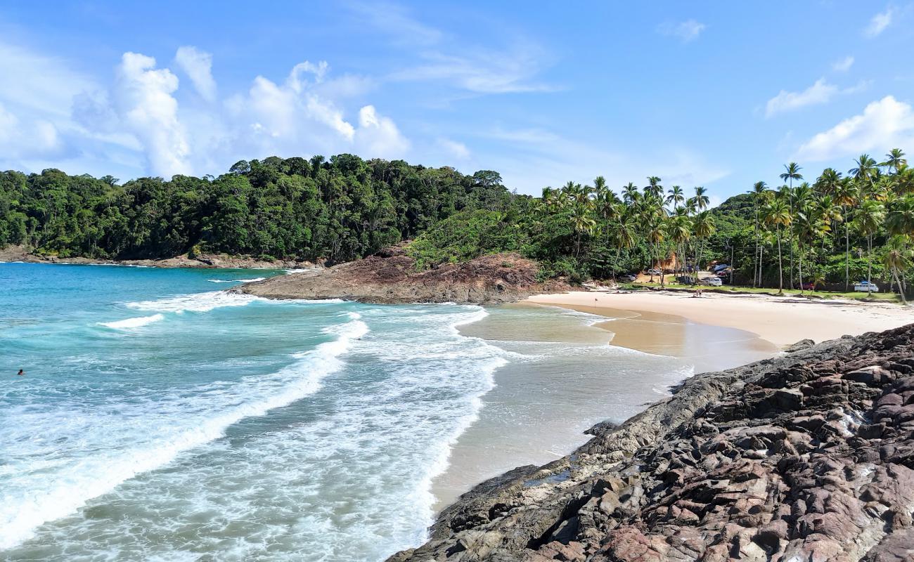Praia da Costa'in fotoğrafı açık bej kum yüzey ile