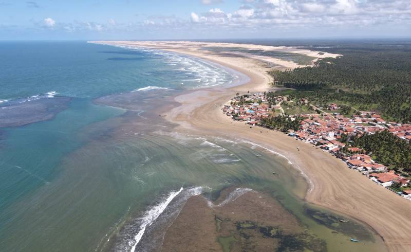 Praia do Pontal do Peba'in fotoğrafı açık bej kum yüzey ile