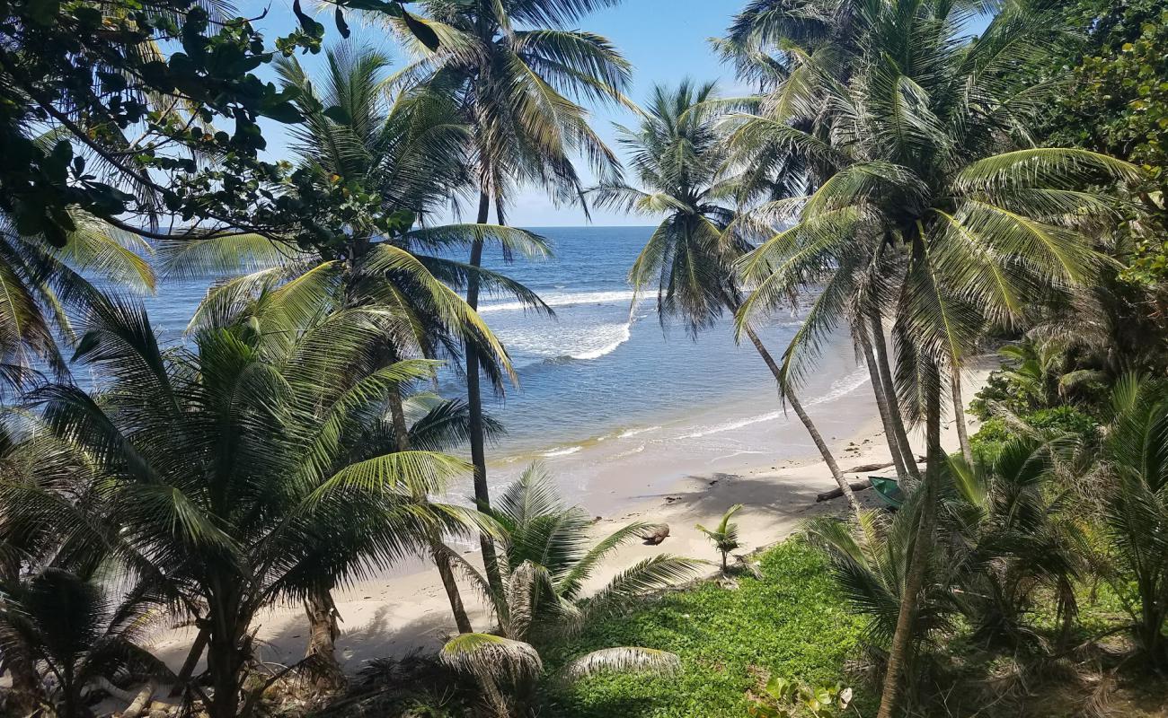 Rampanalagas beach'in fotoğrafı bej kum ve kayalar yüzey ile