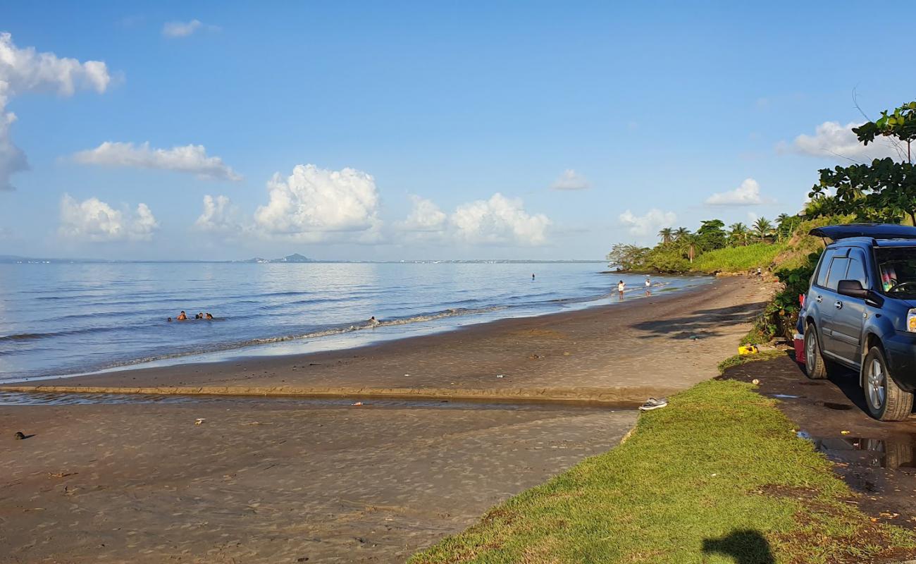Carat Shed beach'in fotoğrafı gri kum yüzey ile