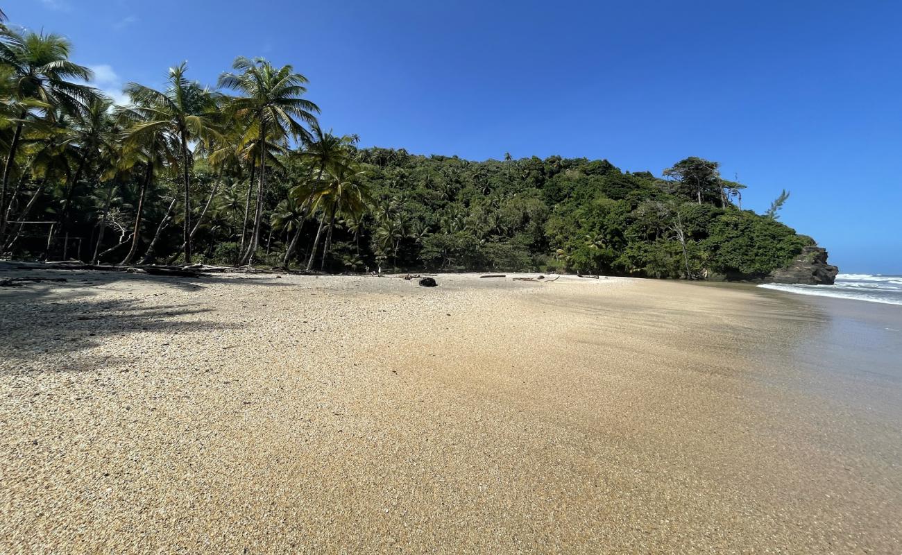 Yara beach'in fotoğrafı hafif ince çakıl taş yüzey ile