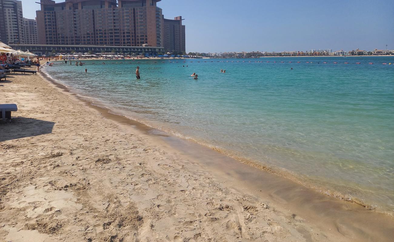 Riva beach'in fotoğrafı i̇nce bej kum yüzey ile