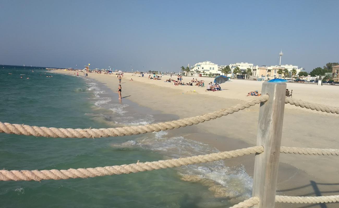 Umm Suqeim beach'in fotoğrafı parlak ince kum yüzey ile