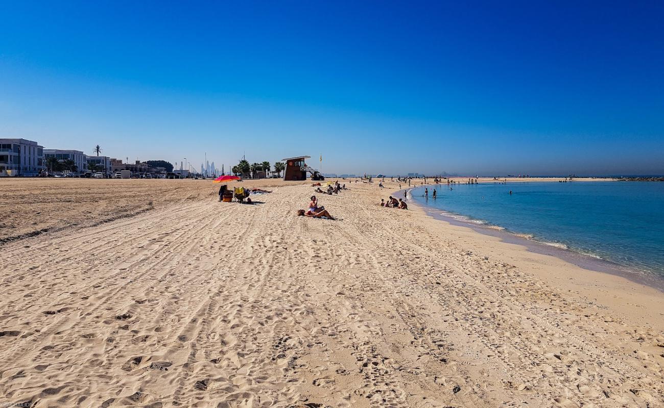 Jumeirah Plajı'in fotoğrafı i̇nce bej kum yüzey ile