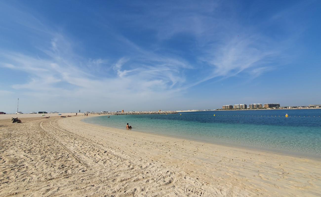 Sunrise beach'in fotoğrafı i̇nce bej kum yüzey ile