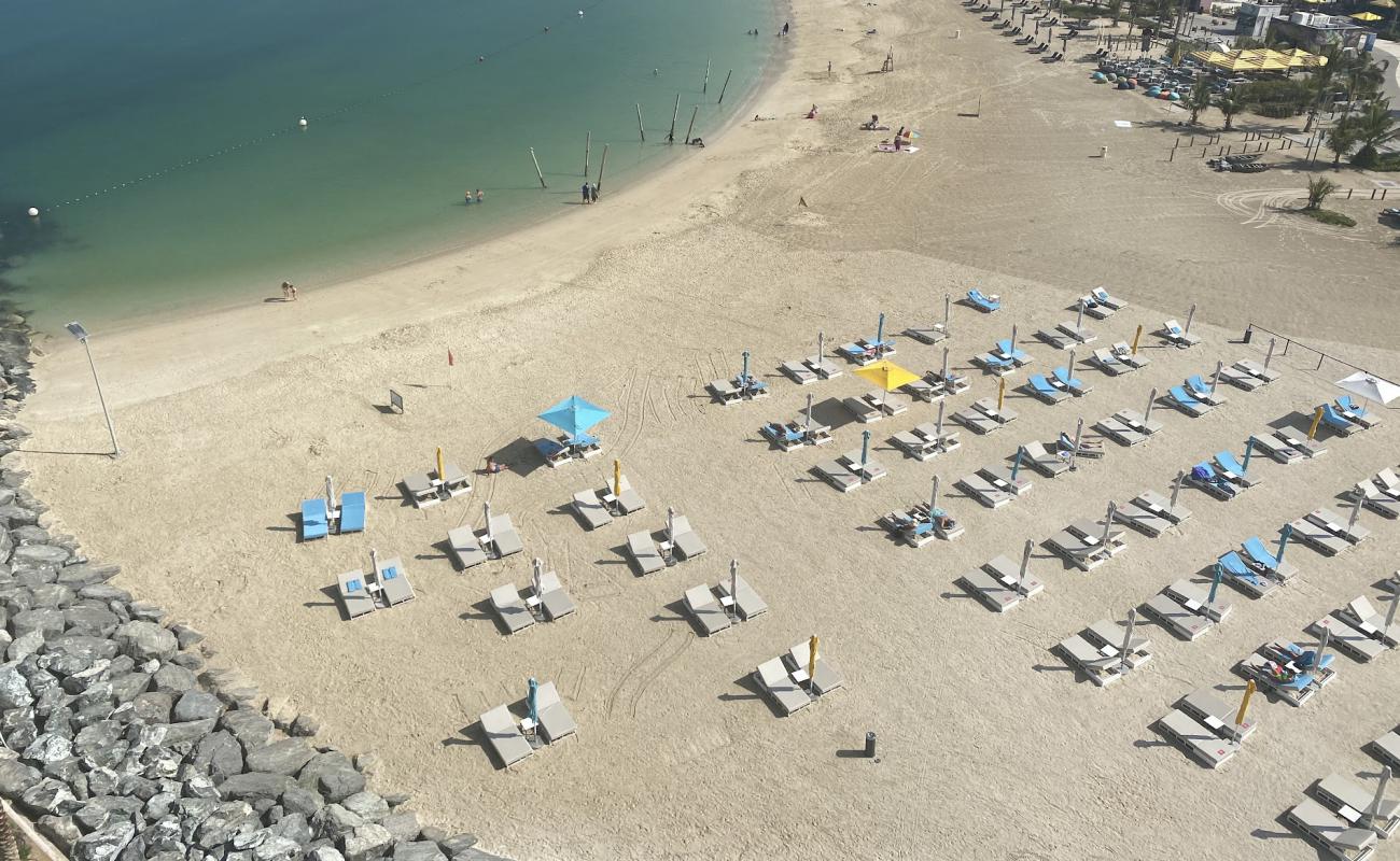 Lamer beach jumeirah'in fotoğrafı i̇nce bej kum yüzey ile
