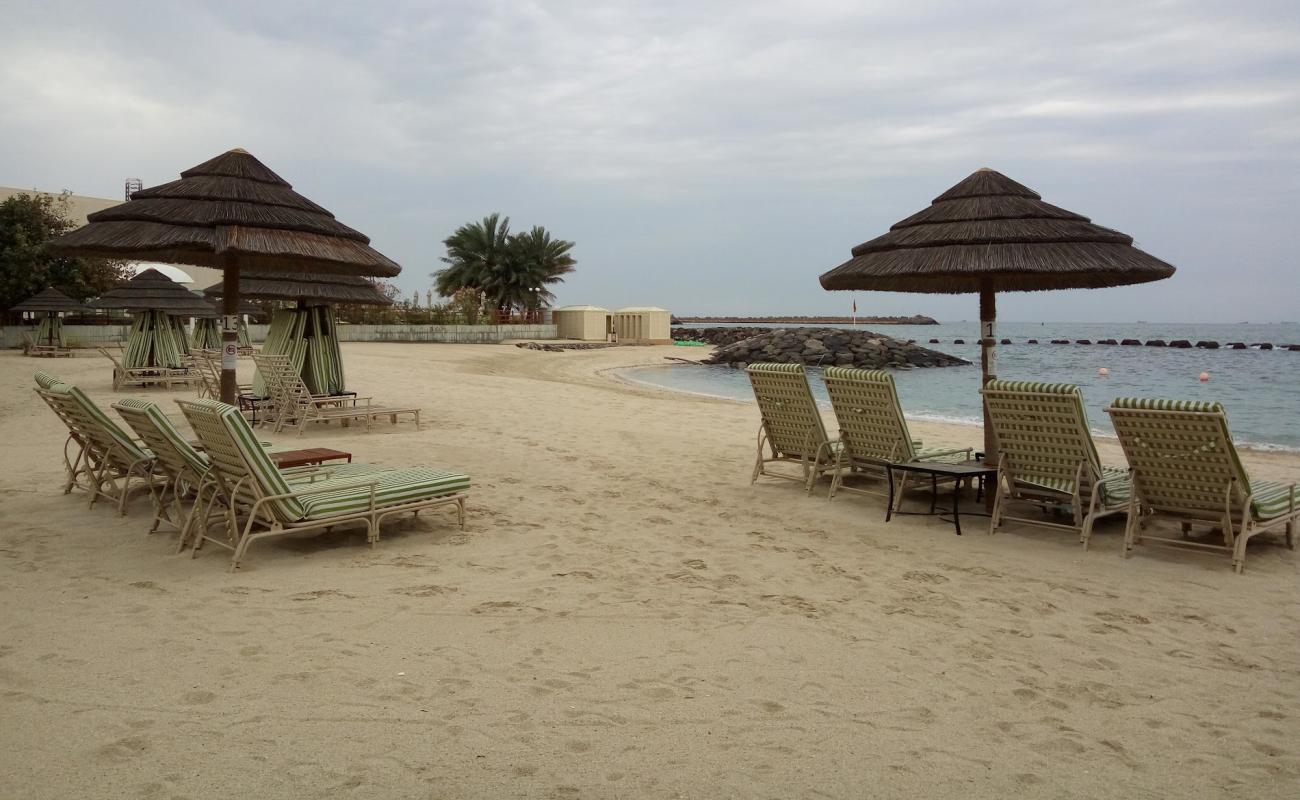 Sharjah Ladies Club'in fotoğrafı açık bej kum yüzey ile
