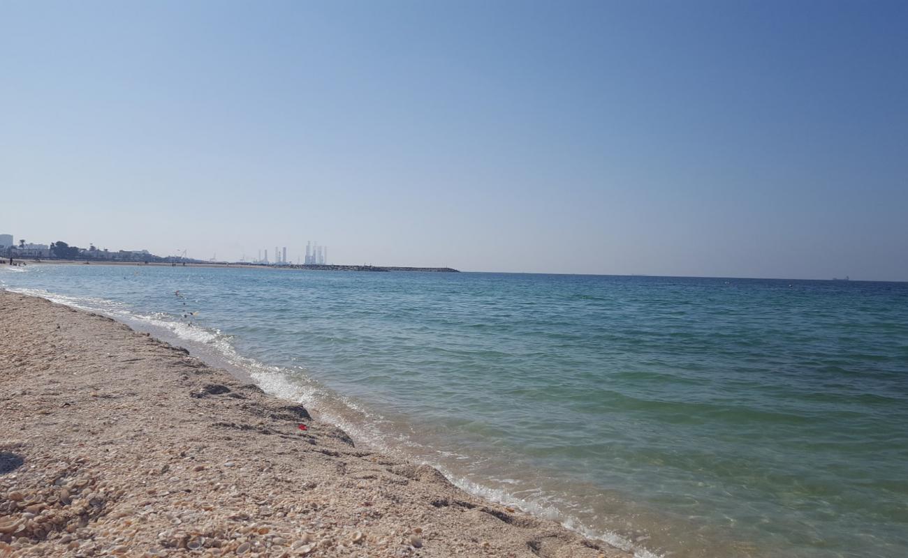 Sharjah beach New'in fotoğrafı parlak kum yüzey ile