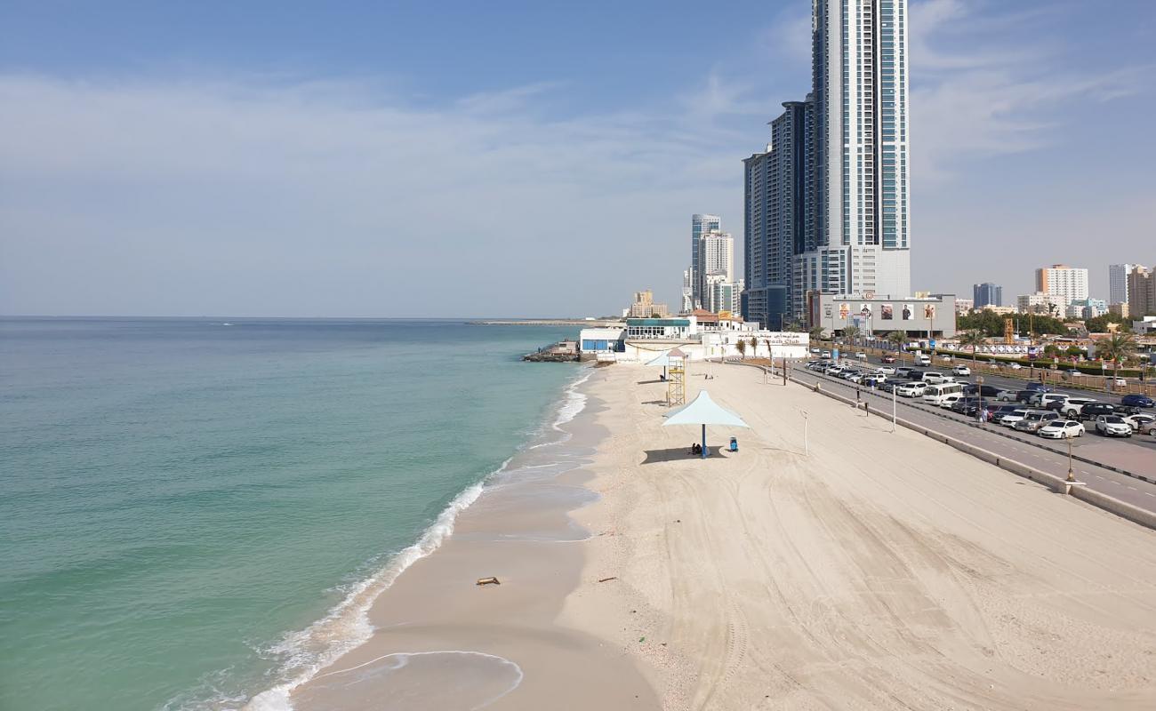 Ajman Public beach'in fotoğrafı açık bej kum yüzey ile