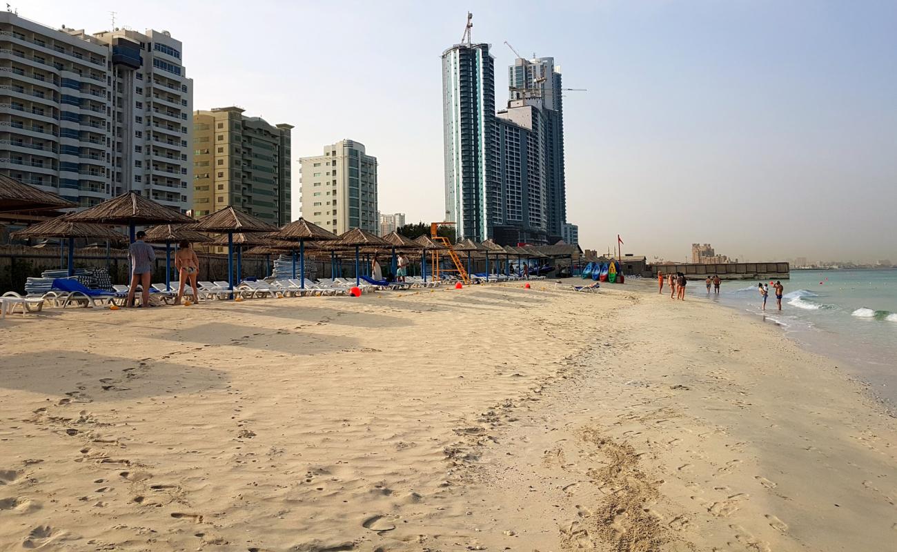 Ajman beach II'in fotoğrafı parlak kum yüzey ile