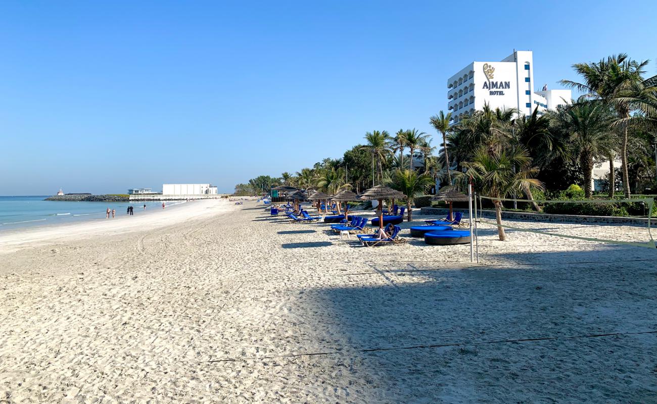 Ajman tatil köyü Plajı'in fotoğrafı parlak ince kum yüzey ile