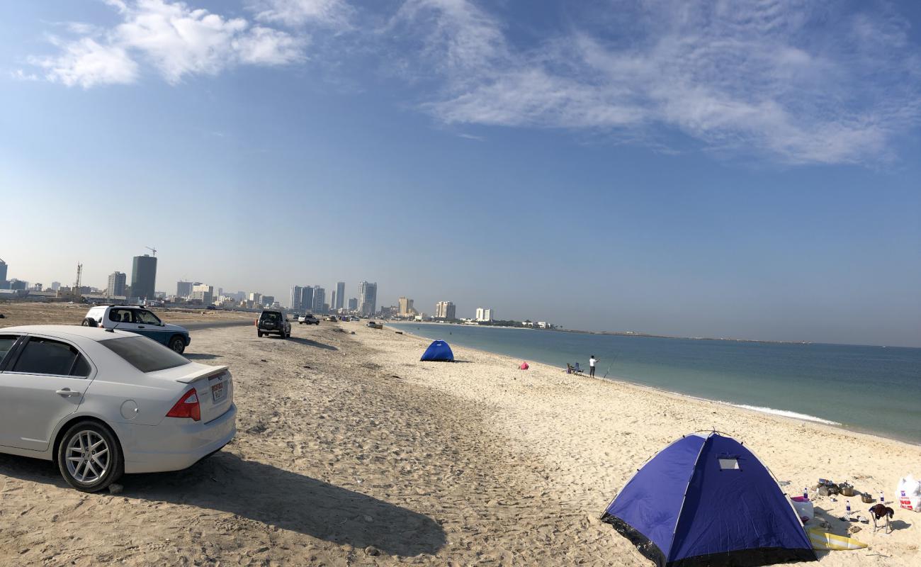 Al Zorah beach'in fotoğrafı parlak kum yüzey ile