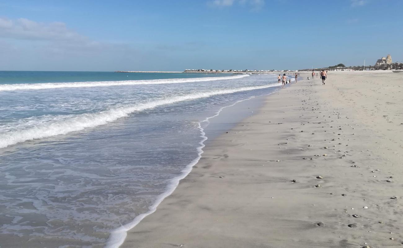 Al Hamra beach'in fotoğrafı parlak kum yüzey ile