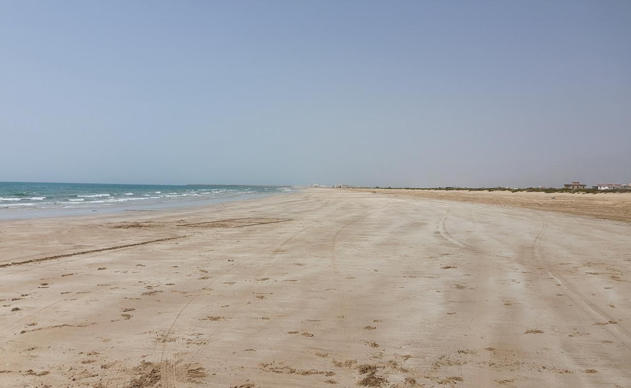 Al Rams beach'in fotoğrafı parlak kum yüzey ile