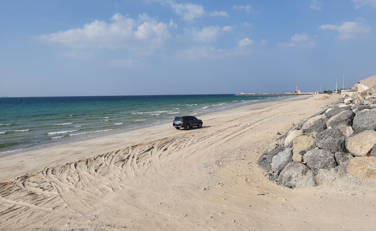 Shaam beach'in fotoğrafı açık bej kum yüzey ile