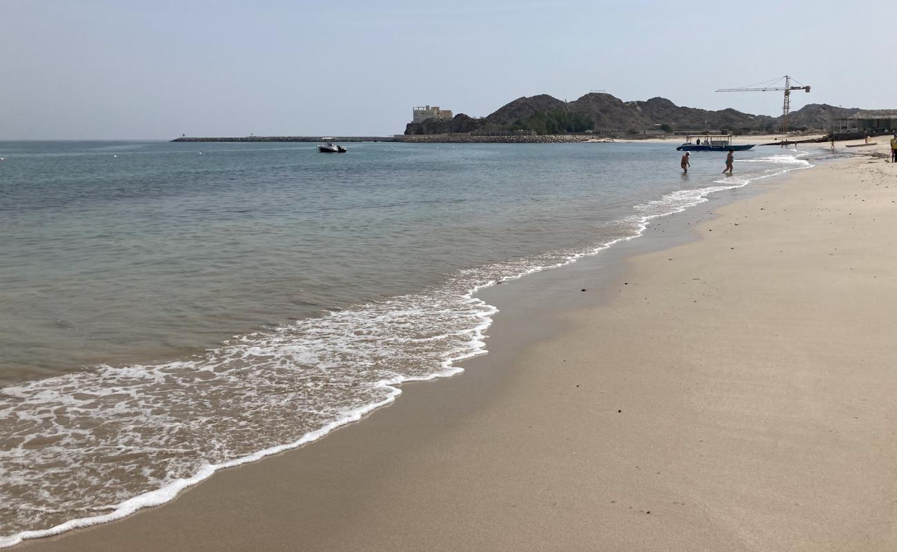 Royal Beach Hotel'in fotoğrafı açık bej kum yüzey ile