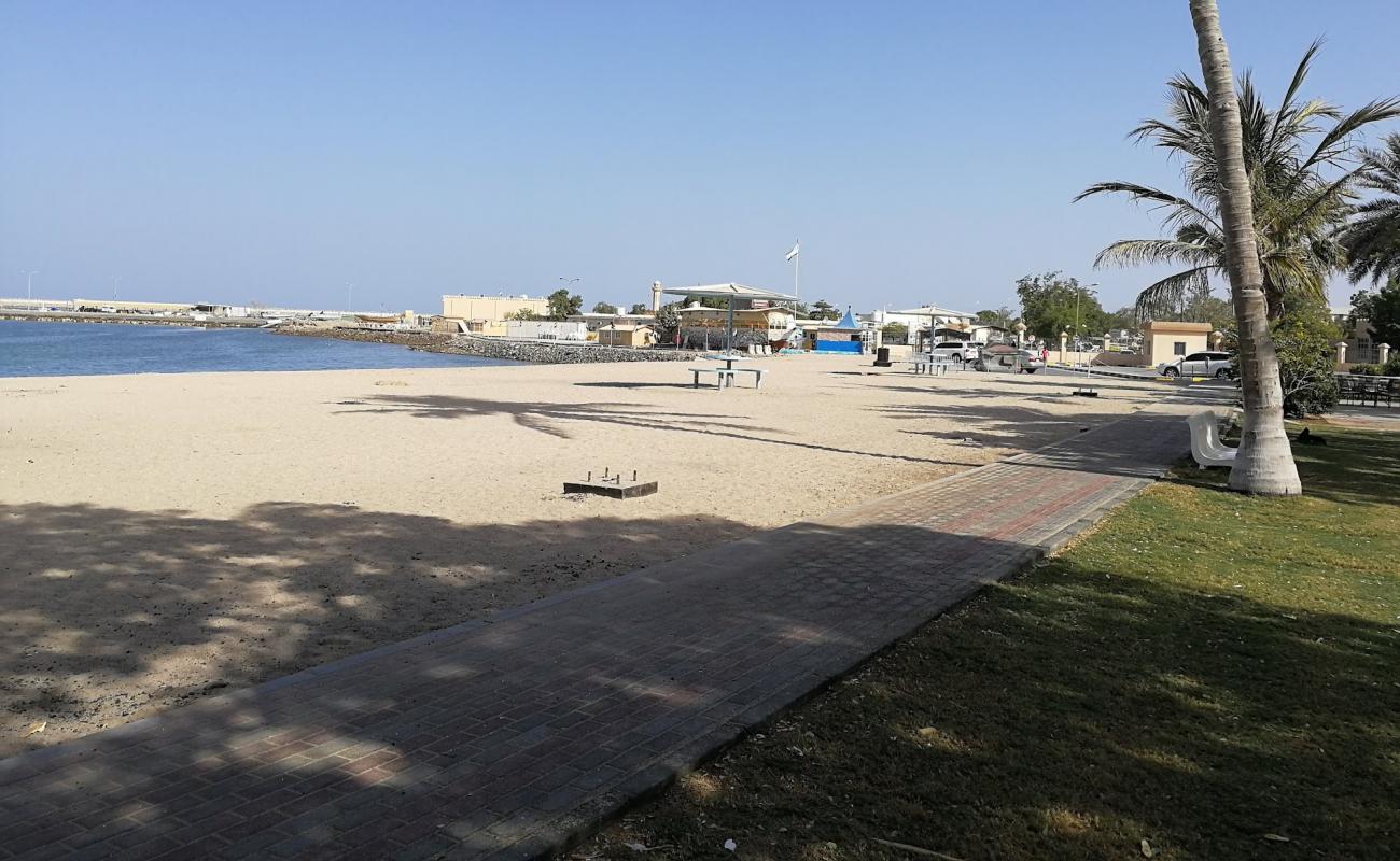 Sambraid Beach'in fotoğrafı bej kum ve çakıl yüzey ile