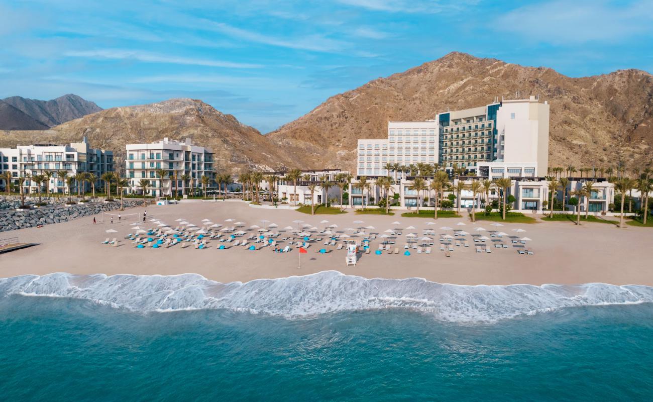 Fujairah Beach Resort'in fotoğrafı gri kum yüzey ile