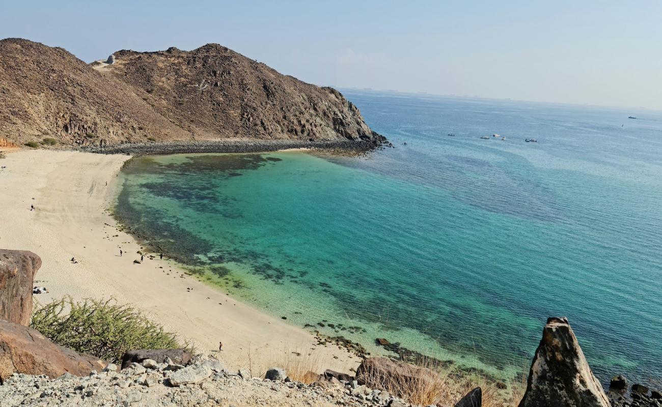 Khorfakkan Heart Beach'in fotoğrafı açık bej kum yüzey ile
