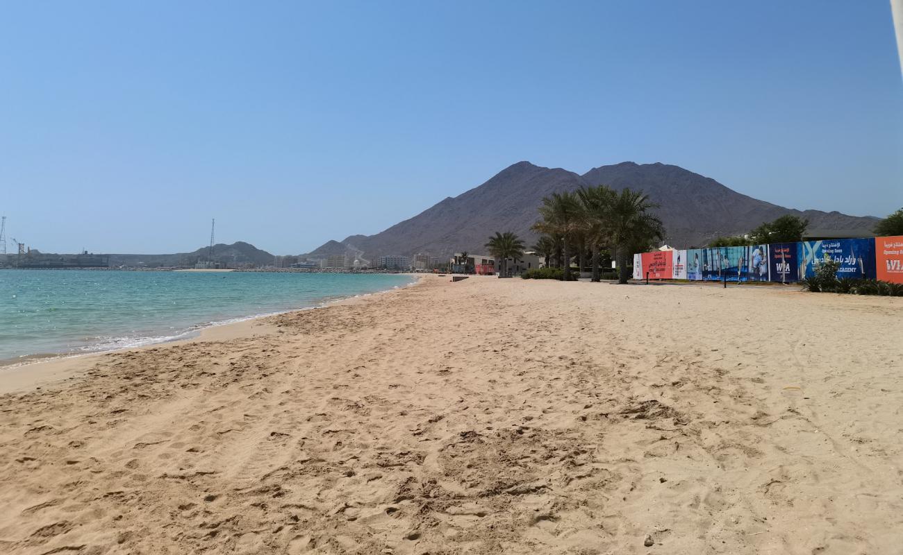 Khor Fakkan Beach II'in fotoğrafı açık bej kum yüzey ile