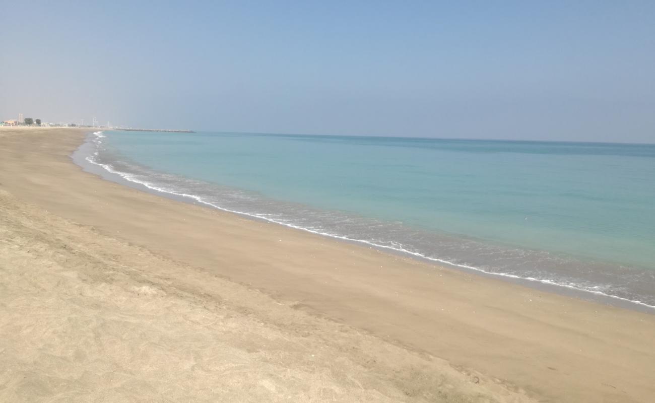 Kalba Beach'in fotoğrafı açık bej kum yüzey ile