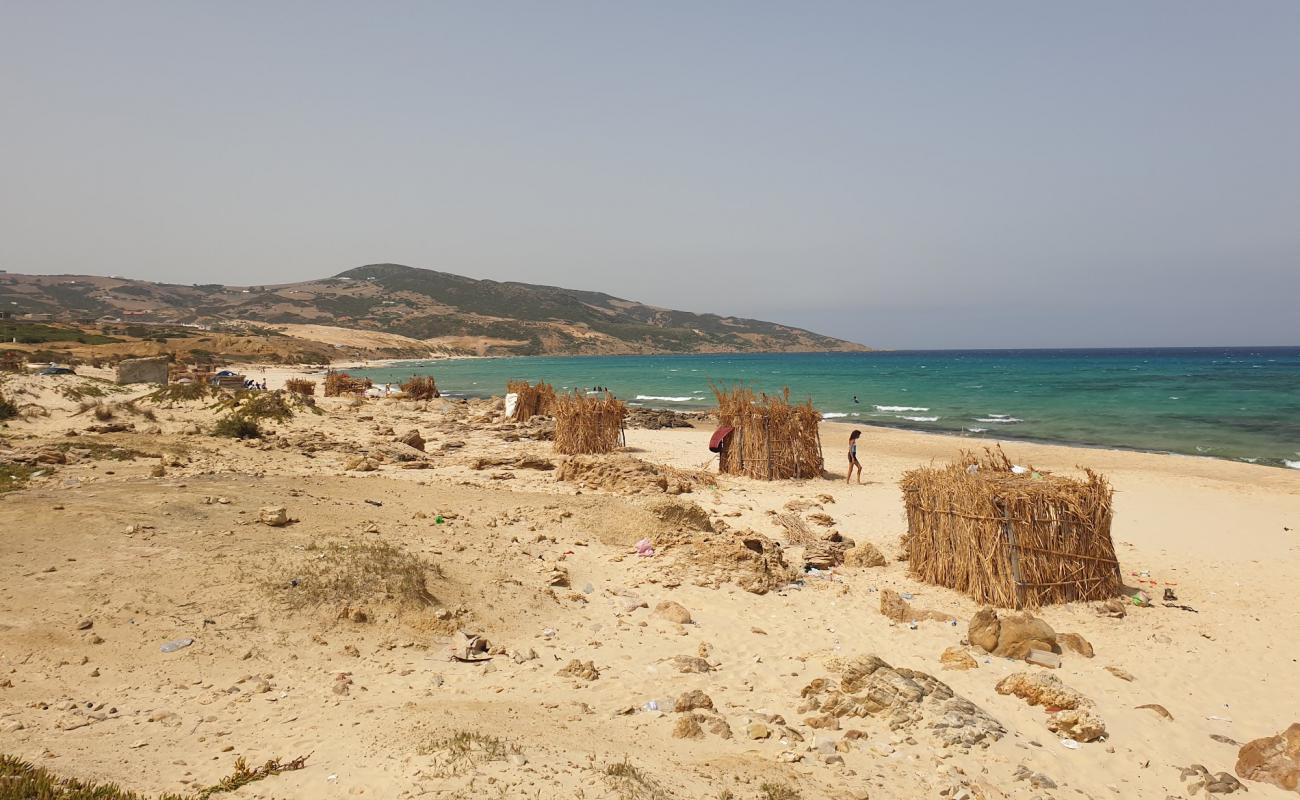 Kef Abbed Beach'in fotoğrafı açık bej kum yüzey ile