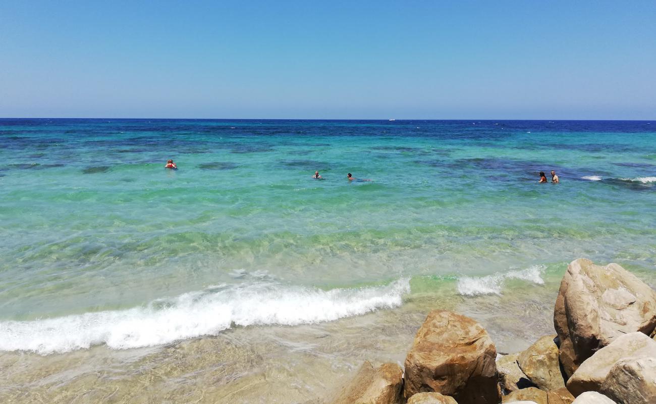 La Grotte beach II'in fotoğrafı açık bej kum yüzey ile