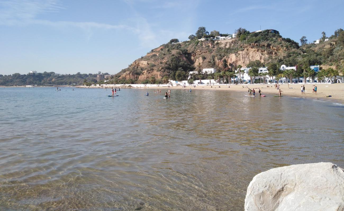 Sidi Bou Said Beach'in fotoğrafı parlak kum yüzey ile