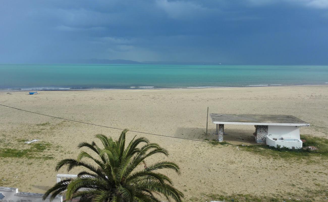 La Goulette plage'in fotoğrafı parlak kum yüzey ile