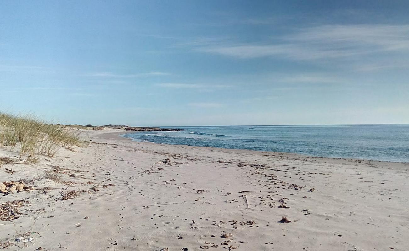 Plage El Mlaaeb'in fotoğrafı i̇nce gri kum yüzey ile