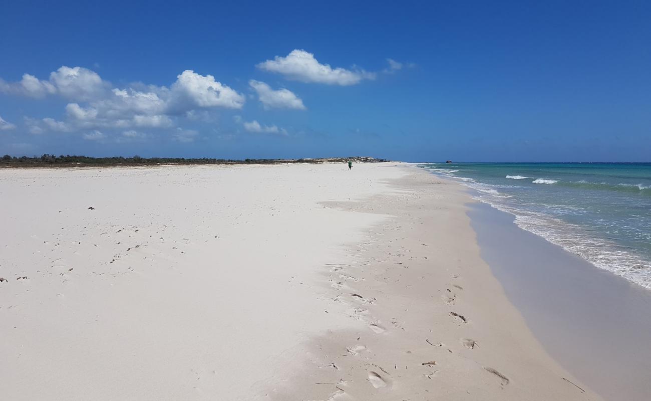 Plage Sidi Mansour'in fotoğrafı parlak ince kum yüzey ile