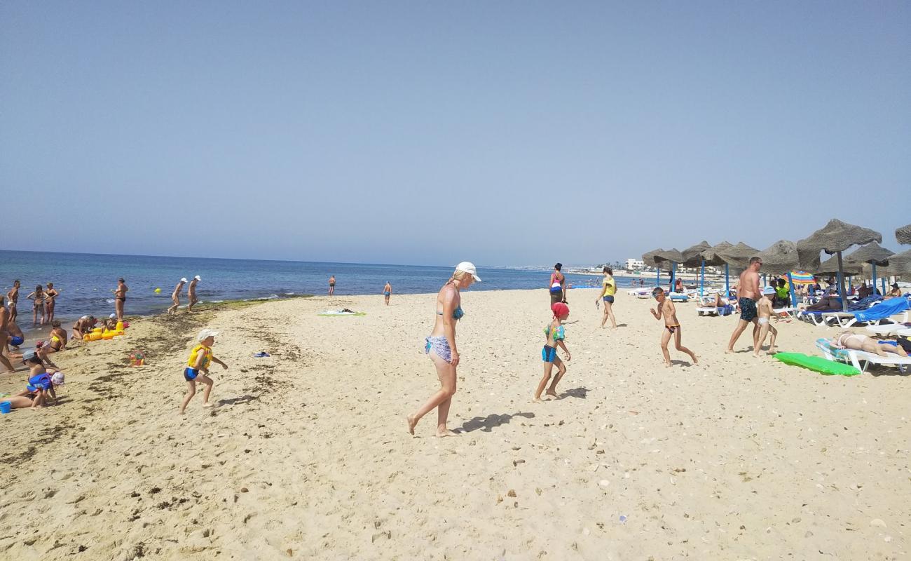 Nabeul Beach'in fotoğrafı parlak ince kum yüzey ile