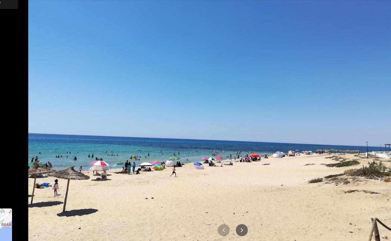 Plage de Hammamet V'in fotoğrafı açık bej kum yüzey ile