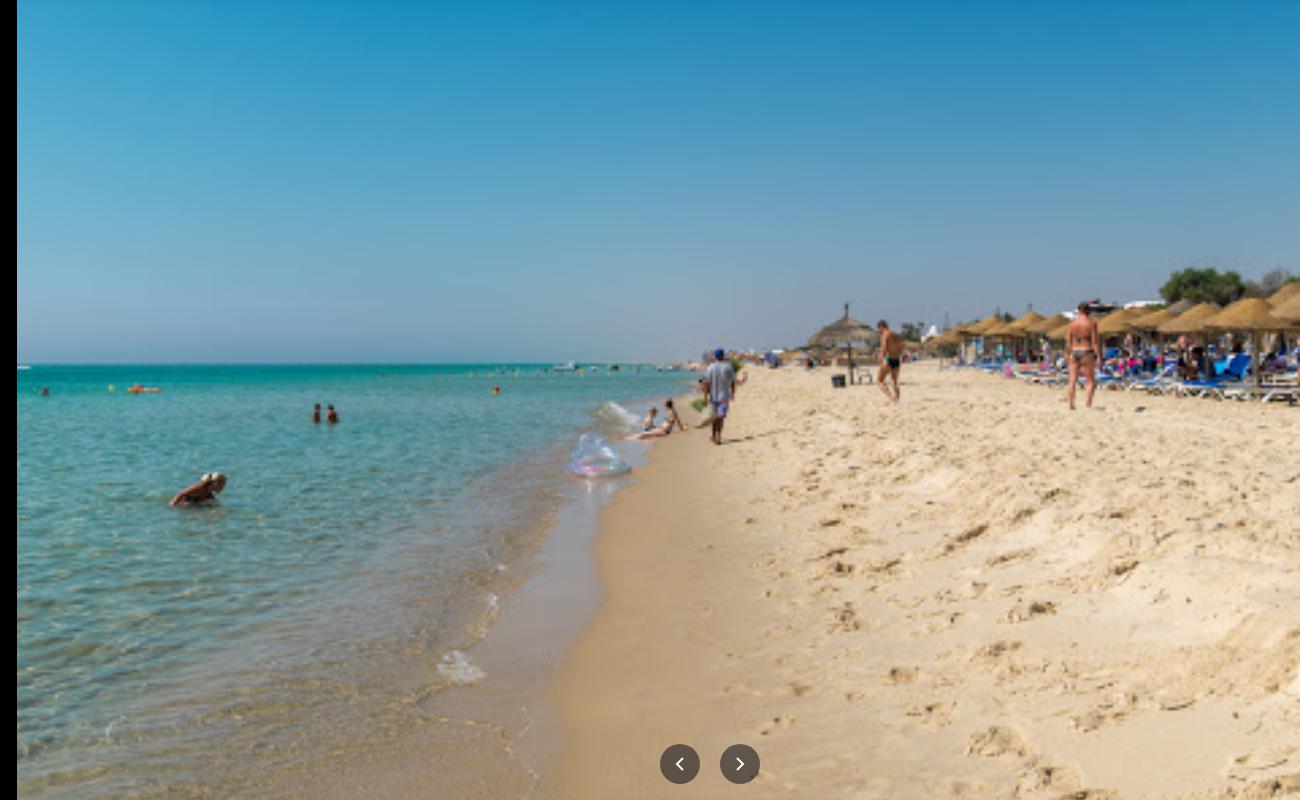 Plage Bouficha'in fotoğrafı parlak ince kum yüzey ile