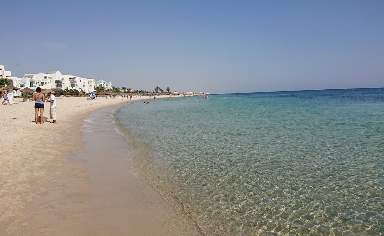 Kaki beach'in fotoğrafı beyaz kum yüzey ile