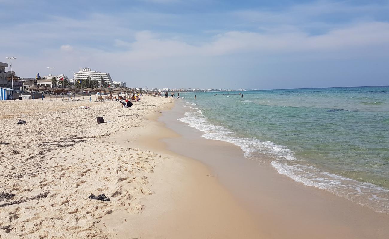 Bou Jaafar beach'in fotoğrafı beyaz ince kum yüzey ile