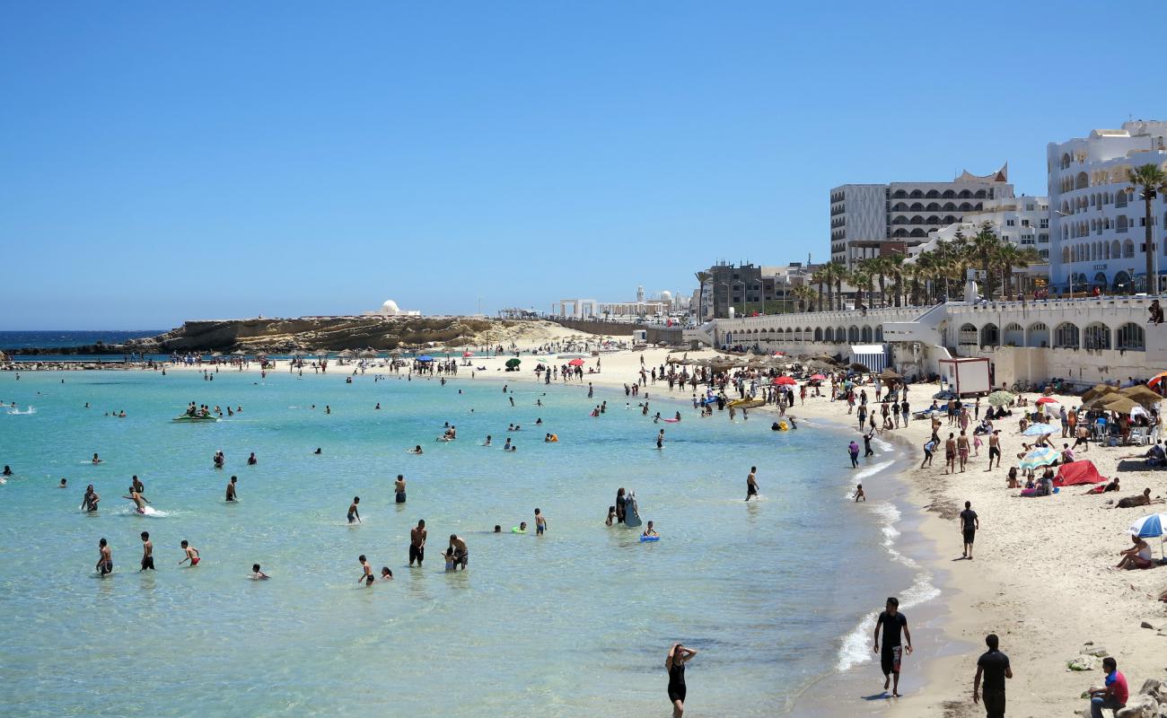 Qaraiya beach'in fotoğrafı beyaz ince kum yüzey ile