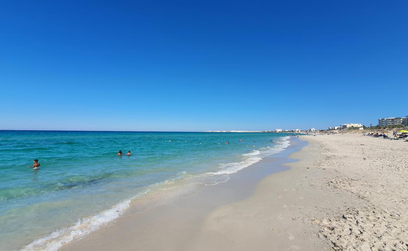 Mahdia beach'in fotoğrafı beyaz kum yüzey ile