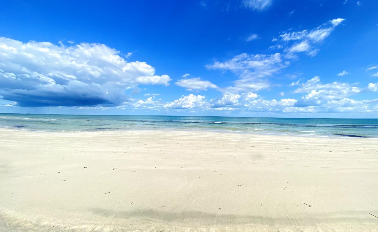 Plage El Hachen'in fotoğrafı beyaz kum yüzey ile