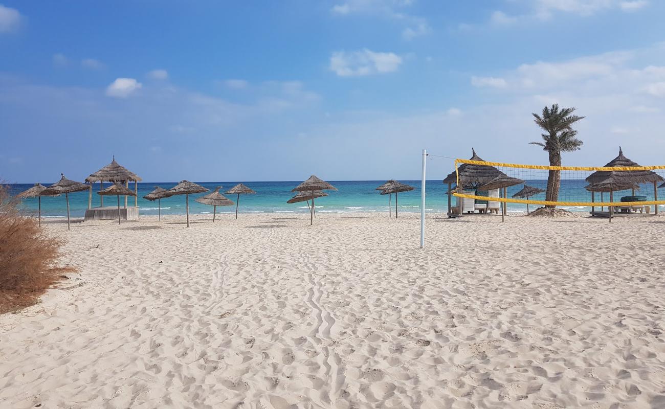 Djerba beach'in fotoğrafı beyaz kum yüzey ile