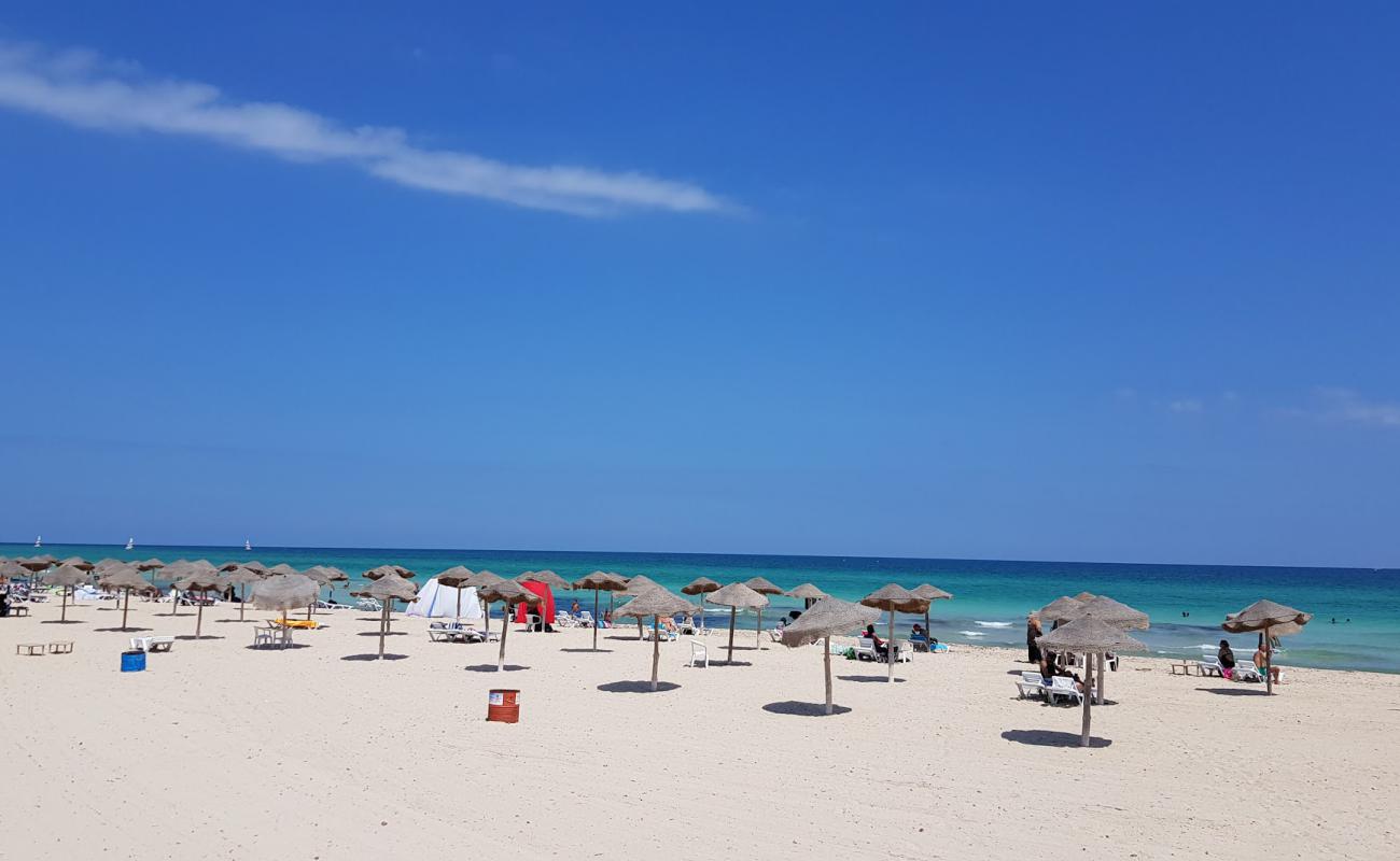 Tanit beach'in fotoğrafı beyaz kum yüzey ile