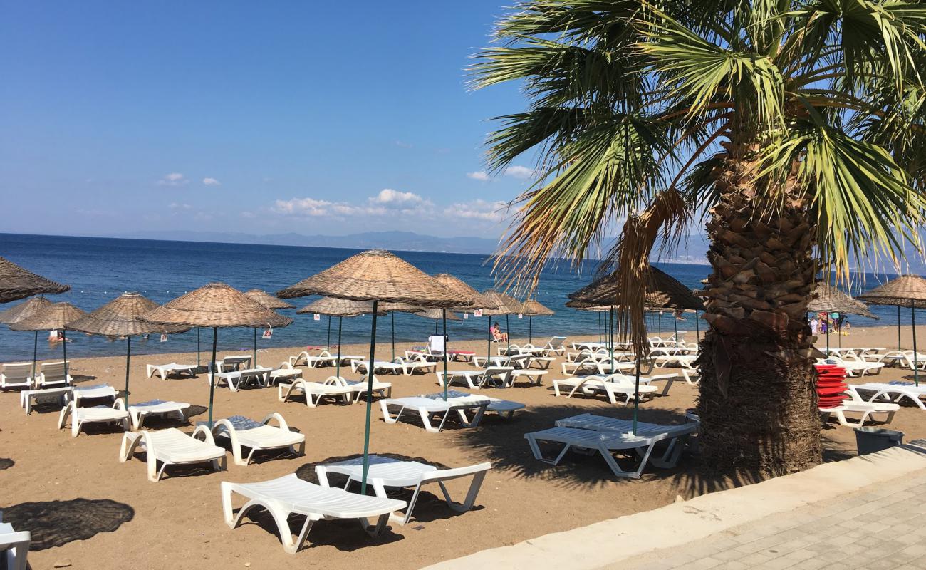 Mayko beach'in fotoğrafı parlak kum yüzey ile