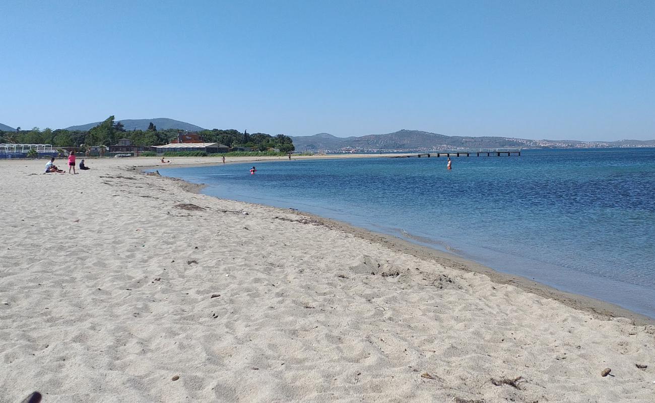 Ruins beach'in fotoğrafı parlak kum yüzey ile