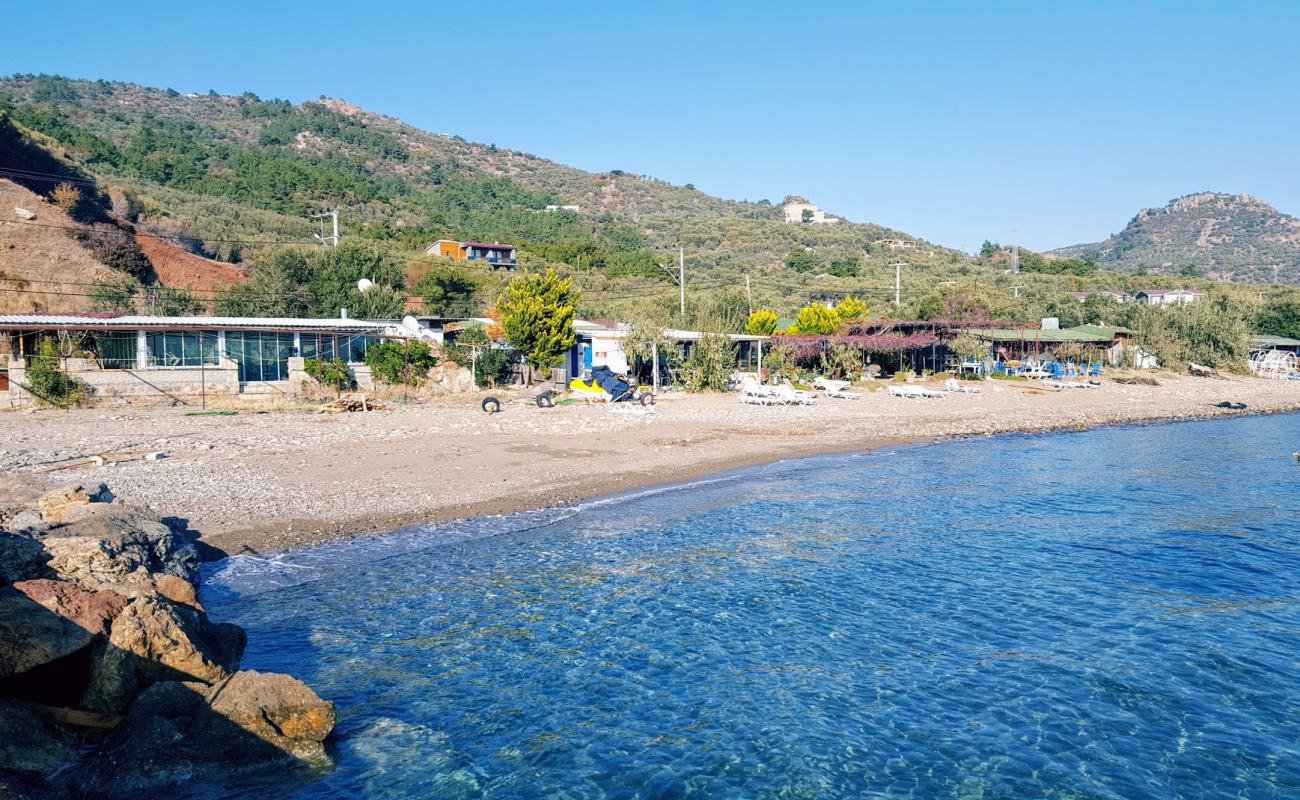 Yahya beach'in fotoğrafı çakıl ile kum yüzey ile