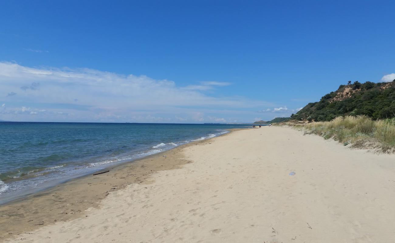 Vicar beach'in fotoğrafı parlak kum yüzey ile