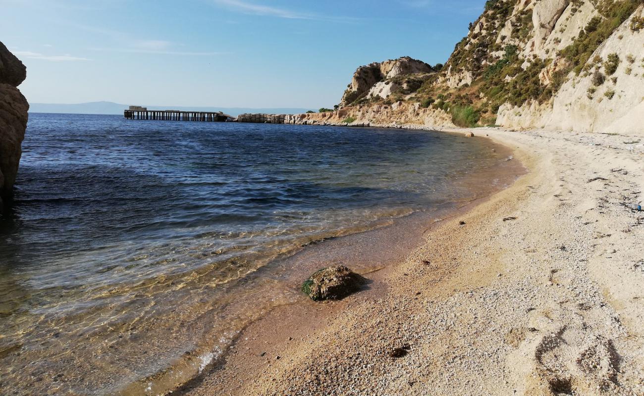 Bakery Port beach'in fotoğrafı hafif ince çakıl taş yüzey ile