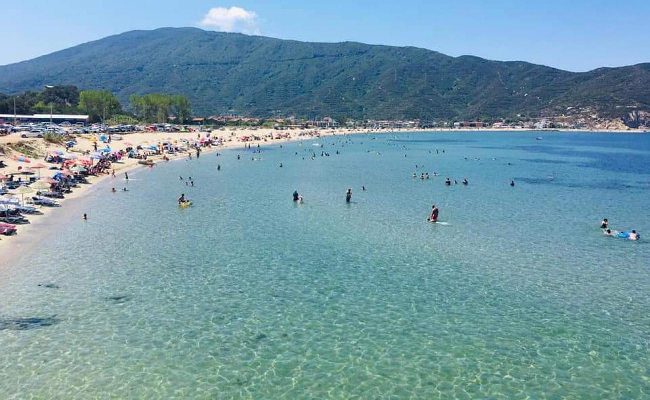 Turan beach'in fotoğrafı parlak kum yüzey ile