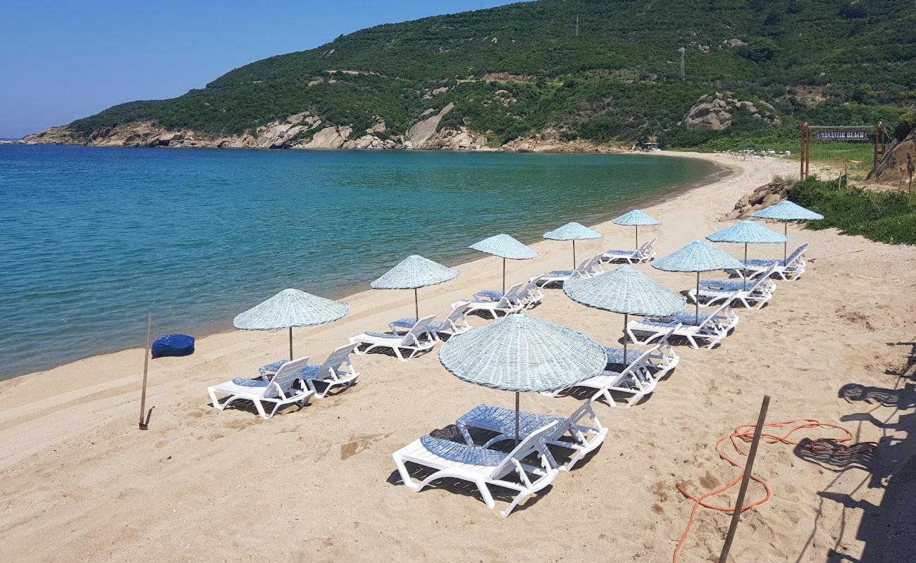 Manastır Plajı'in fotoğrafı hafif ince çakıl taş yüzey ile